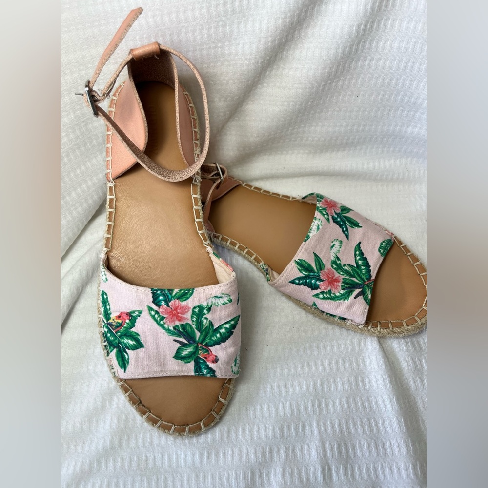 Sold…Tropical Print Sandals Palm Trees - Picture 2 of 6